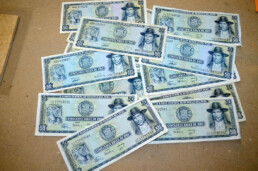 LOTE BILLETES ANTIGUOS SOLES DE ORO PERU