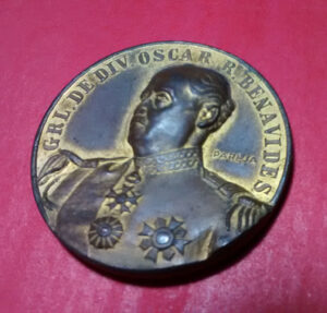 MEDALLA CONDECORACIÓN OSCAR. R. BENAVIDES 1933-1939